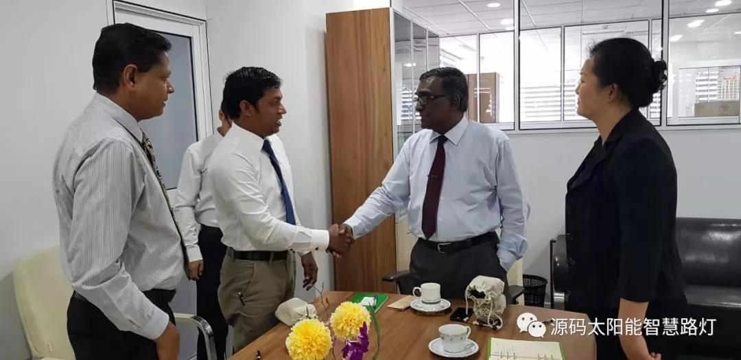 總統(tǒng)、發(fā)展局主席齊齊發(fā)聲，源碼火遍這個(gè)國(guó)家